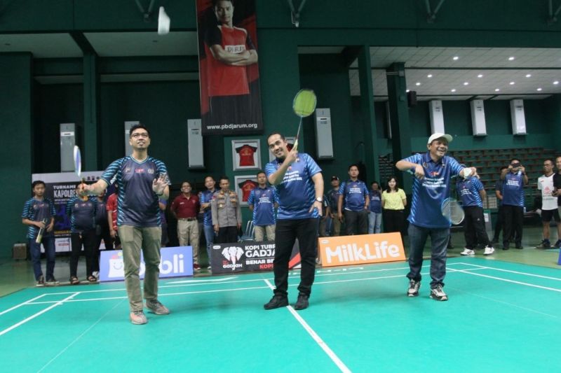 PWI gandeng polisi gelar turnamen bulutangkis wartawan Pati PWI gandeng polisi gelar turnamen bulutangkis wartawan Pati