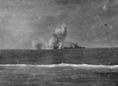 28 Februari 1942: Pertempuran Selat Sunda antara USS Houston AS dan HMAS Perth Australia melawan Jep 28 Februari 1942: Pertempuran Selat Sunda antara USS Houston AS dan HMAS Perth Australia melawan Jep