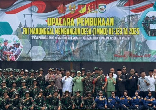Pelaksanaan TMMD Ke-123 Kodim 1311/Morowali, wujud kemanunggalan TNI dengan rakyat Pelaksanaan TMMD Ke-123 Kodim 1311/Morowali, wujud kemanunggalan TNI dengan rakyat