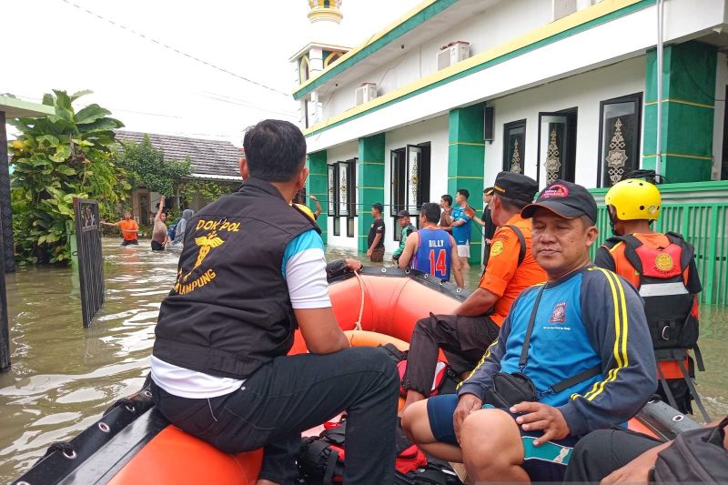 Kemensos salurkan bantuan untuk korban banjir Bandar Lampung