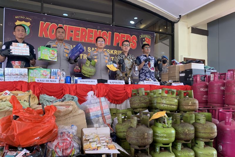 Polres Jakut tangkap satu pelaku penyalahgunaan gas bersubsidi Polres Jakut tangkap satu pelaku penyalahgunaan gas bersubsidi