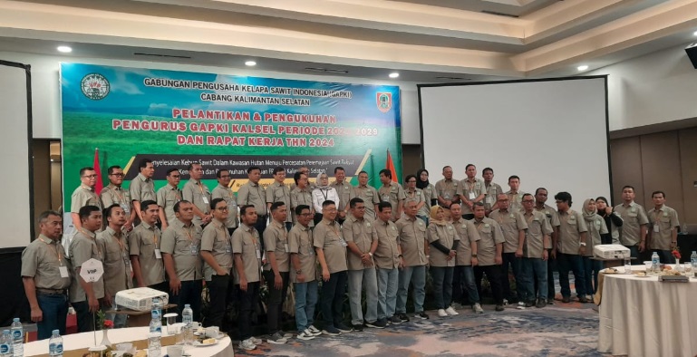 Dilantik, pengurus GAPKI Kalsel siap tingkatkan produktivitas kelapa sawit Dilantik, pengurus GAPKI Kalsel siap tingkatkan produktivitas kelapa sawit