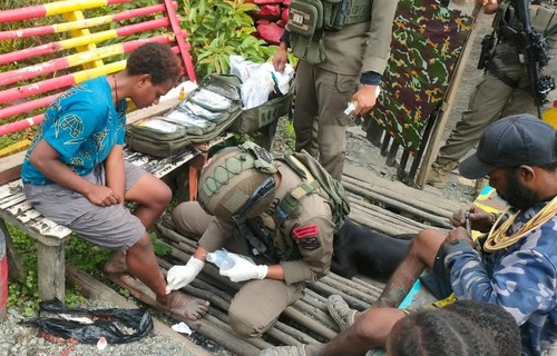 Satgas Damai Cartenz beri layanan kesehatan di Puncak Jaya