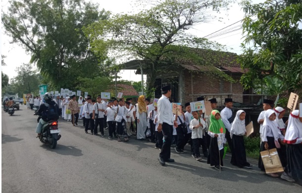 Sambut Ramadan, ratusan pelajar MI pinggiran Waduk Kedung Ombo gelar pawai Sambut Ramadan, ratusan pelajar MI pinggiran Waduk Kedung Ombo gelar pawai