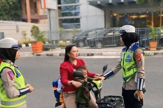 Polres OKU sosialisasikan aturan larangan sepeda listrik di jalan raya Polres OKU sosialisasikan aturan larangan sepeda listrik di jalan raya