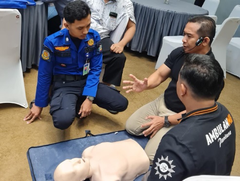 Puluhan pengemudi ambulans di tiga kabupaten diberikan PPGD Puluhan pengemudi ambulans di tiga kabupaten diberikan PPGD