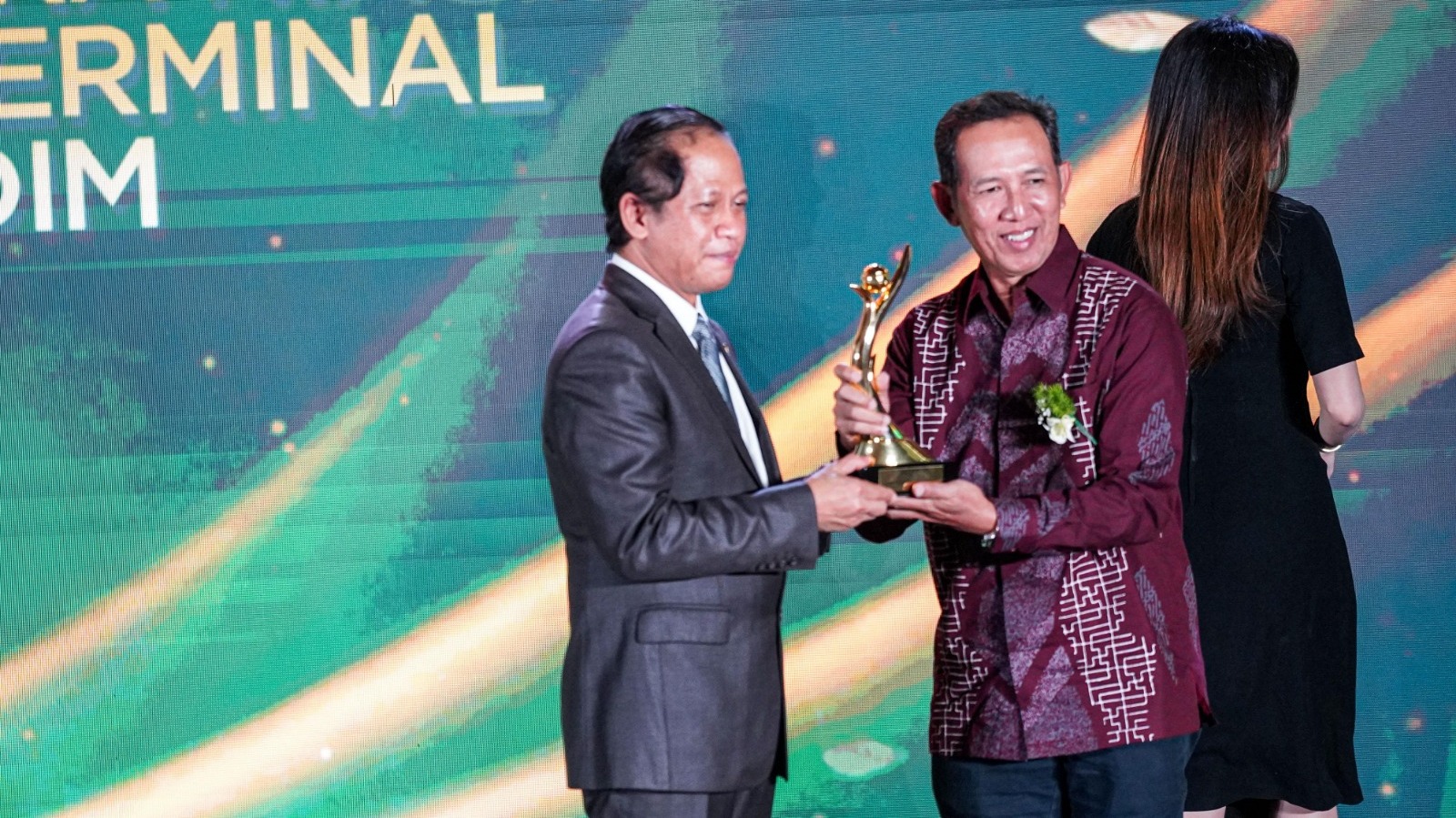 Pertamina Patra Niaga Regional Sumbagut raih PROPER emas dan 10 PROPER hijau Pertamina Patra Niaga Regional Sumbagut raih PROPER emas dan 10 PROPER hijau
