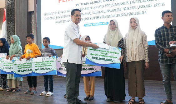 PGE beri beasiswa dan bantuan lima unit RLH untuk keluarga pra sejahtera PGE beri beasiswa dan bantuan lima unit RLH untuk keluarga pra sejahtera