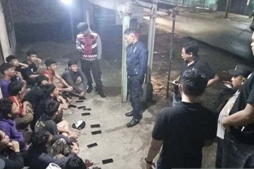 Polisi bubarkan aksi balap liar di Tangerang Selatan Polisi bubarkan aksi balap liar di Tangerang Selatan