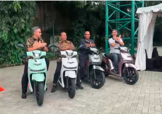 Indomobile resmi meluncurkan motor listrik Adora Indomobile resmi meluncurkan motor listrik Adora