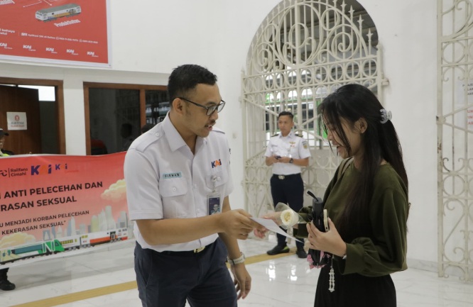 KAI Daop 2 Bandung sosialisasikan anti pelecehan seksual di stasiun dan di atas Kereta Api