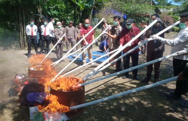 Kejari Boyolali musnahkan ribuan barang bukti rampasan berkekuatan hukum tetap Kejari Boyolali musnahkan ribuan barang bukti rampasan berkekuatan hukum tetap