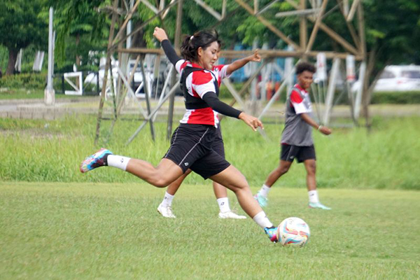 Timnas Putri Indonesia amankan kemenangan tipis 1-0 atas Arab Saudi Timnas Putri Indonesia amankan kemenangan tipis 1-0 atas Arab Saudi