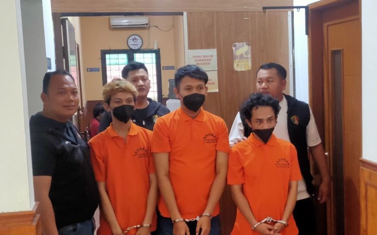 Tiga pria rampas uang dan lukai pemulung di Jakarta Barat