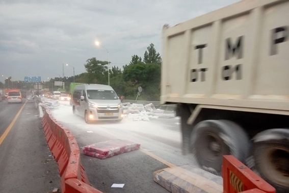 Jasa Marga: Kecelakaan beruntun Tol Cipularang karena pengereman truk Jasa Marga: Kecelakaan beruntun Tol Cipularang karena pengereman truk