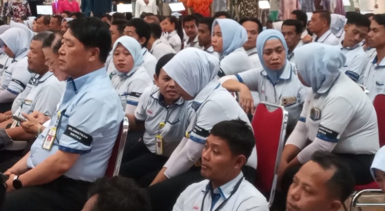 Ribuan buruh Sritex terima surat PHK, indikasi pengajuan going concern tidak disetujui Ribuan buruh Sritex terima surat PHK, indikasi pengajuan going concern tidak disetujui