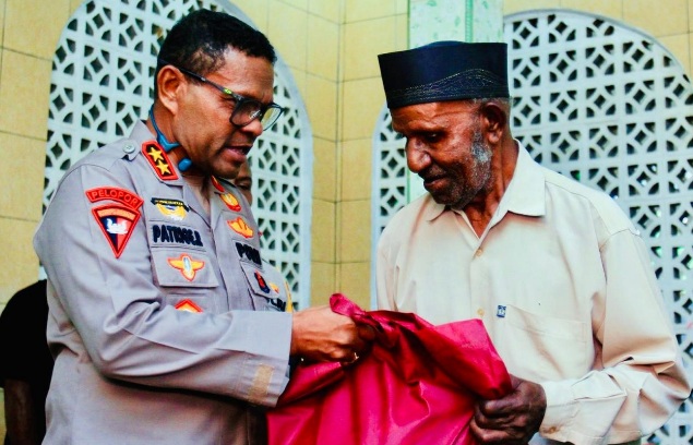 Jelang Puasa, Kapolda Papua berbagi berkah Ramadan di Mushola Firdaus Angkasa Jelang Puasa, Kapolda Papua berbagi berkah Ramadan di Mushola Firdaus Angkasa