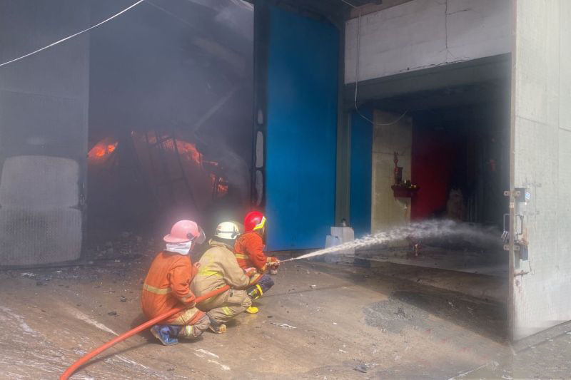 Polri selidiki penyebab kebakaran gudang mainan di Tangerang