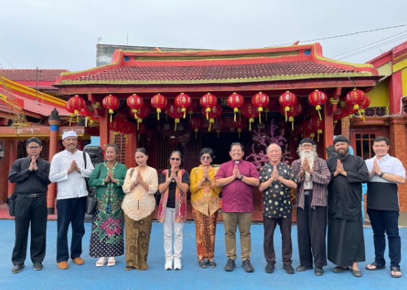 Tokoh lintas agama dan budaya kunjungi Klenteng Ambarawa Tokoh lintas agama dan budaya kunjungi Klenteng Ambarawa