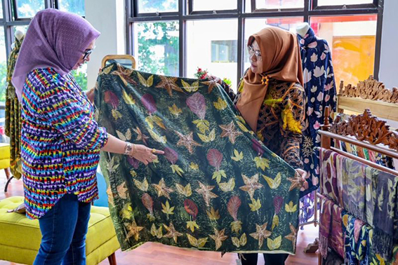 Sektor kriya dan fesyen berpeluang genjot ekraf Indonesia Sektor kriya dan fesyen berpeluang genjot ekraf Indonesia