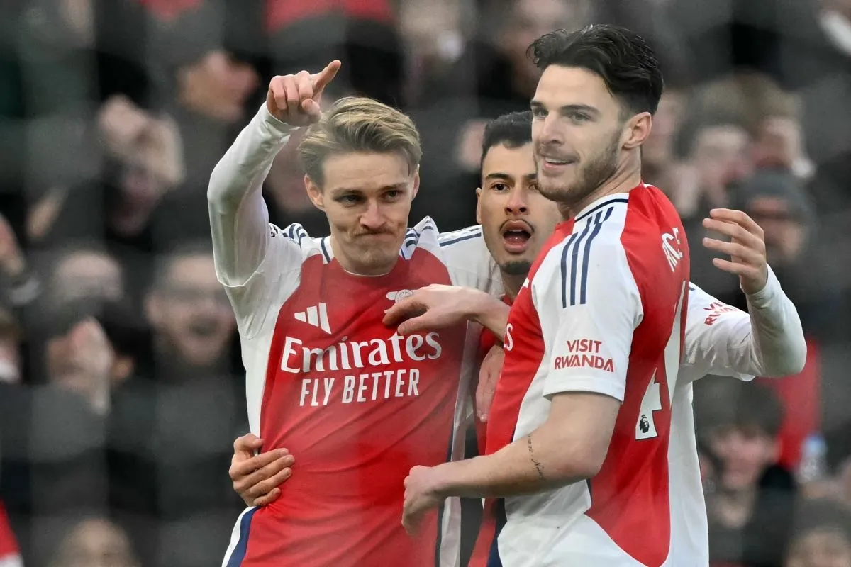 Arsenal menang telak 5-1 atas Manchester City Arsenal menang telak 5-1 atas Manchester City
