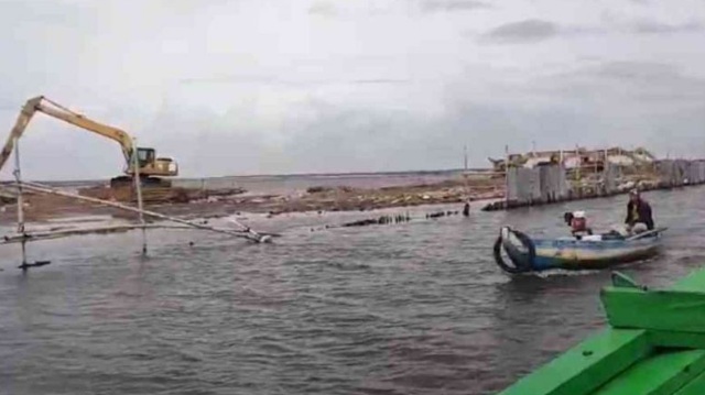 Pagar laut Kabupaten Bekasi untuk pelabuhan perikanan Pagar laut Kabupaten Bekasi untuk pelabuhan perikanan