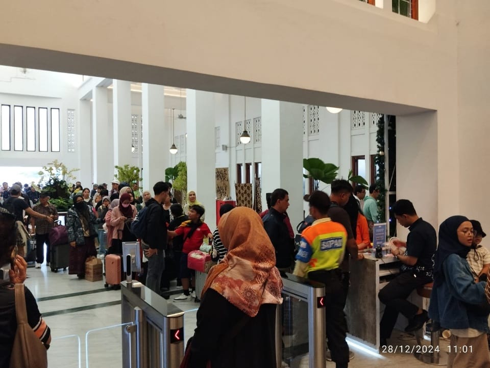 Daop 6 berangkatkan 400 ribuan penumpang pada Nataru 2024/2025 Daop 6 berangkatkan 400 ribuan penumpang pada Nataru 2024/2025