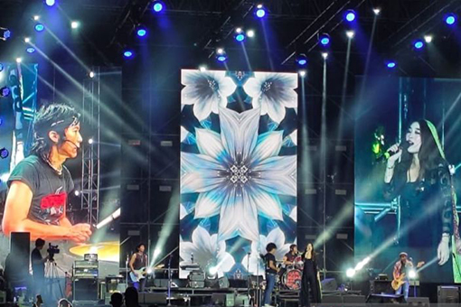 Anak-anak personel Slank meriahkan panggung Pasar Malam Empat Satoe Anak-anak personel Slank meriahkan panggung Pasar Malam Empat Satoe