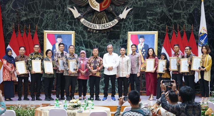 Pemprov & Forum CSR DKI beri anugerah Padmamitra Award 2024 kepada 10 perusahaan Pemprov & Forum CSR DKI beri anugerah Padmamitra Award 2024 kepada 10 perusahaan