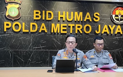 Seorang pria dibegal oleh tiga orang tak dikenal di Jakarta Timur Seorang pria dibegal oleh tiga orang tak dikenal di Jakarta Timur