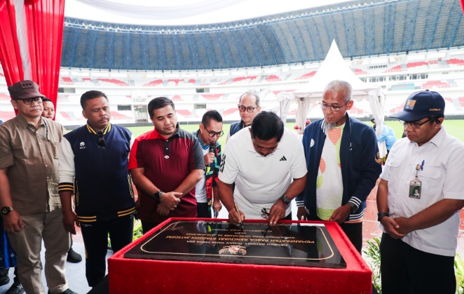 Stadion Jatidiri Semarang pasca renovasi sesuai standar FIFA Stadion Jatidiri Semarang pasca renovasi sesuai standar FIFA