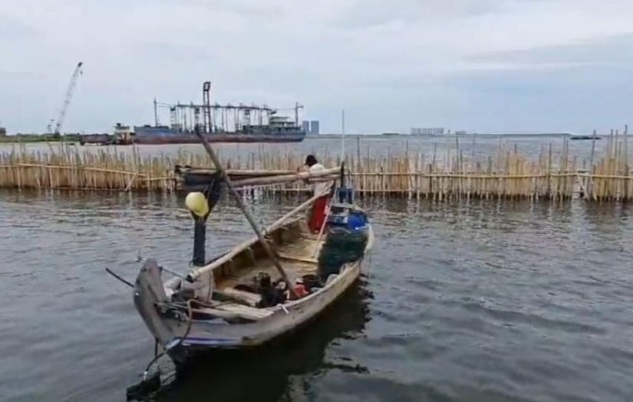 Lagi! Pagar laut di Kamal Muara, nelayan mengeluh Lagi! Pagar laut di Kamal Muara, nelayan mengeluh