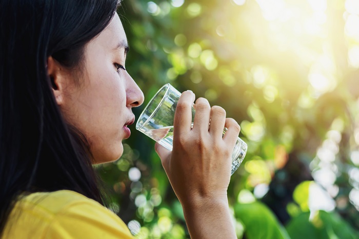 Air mineral vs air rebusan, apa bedanya dan mana yang aman? Air mineral vs air rebusan, apa bedanya dan mana yang aman?