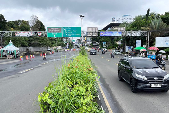 Jalur Puncak hanya berlaku one way arah Jakarta di hari libur terakhir Jalur Puncak hanya berlaku one way arah Jakarta di hari libur terakhir
