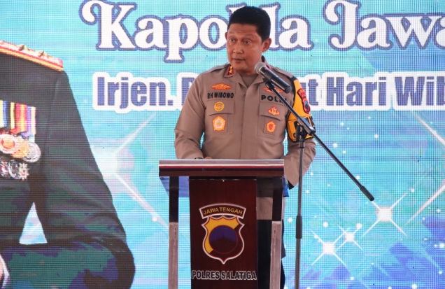 Kapolda Jateng harap pelayanan SIM ditingkatkan Kapolda Jateng harap pelayanan SIM ditingkatkan