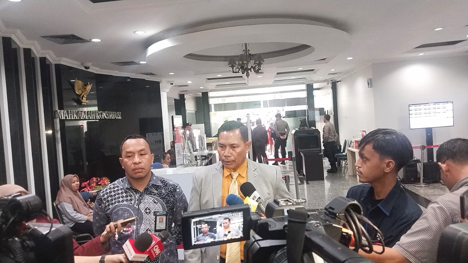 Dugaan penggelembungan suara di Pilkada Jayawijaya: Kasus paslon MURNI dibawa ke Mahkamah Konstitusi Dugaan penggelembungan suara di Pilkada Jayawijaya: Kasus paslon MURNI dibawa ke Mahkamah Konstitusi