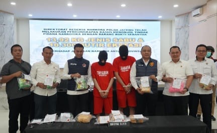 Sembunyikan belasan kilo Sabu, 2 kurir narkotika ditangkap polisi Sembunyikan belasan kilo Sabu, 2 kurir narkotika ditangkap polisi