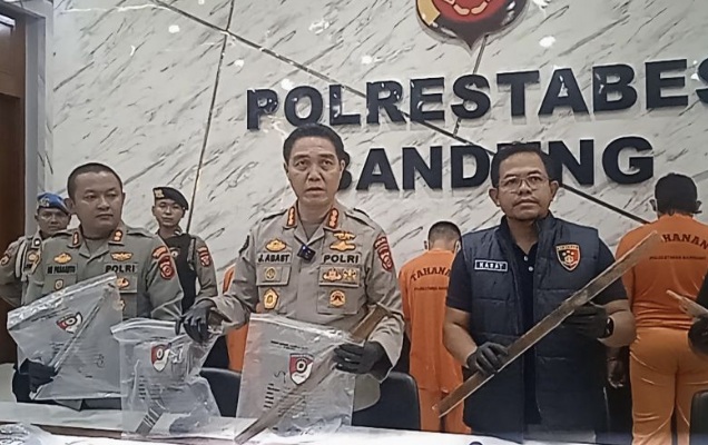 Polisi tetapkan lima tersangka kasus bentrokan ormas di Bandung Polisi tetapkan lima tersangka kasus bentrokan ormas di Bandung