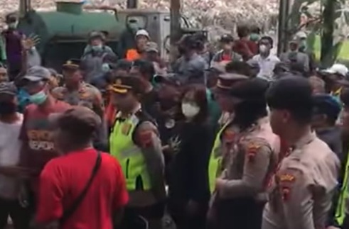 Pimpin demo warga tutup TPA, Kades Tanjungrejo: Warga sudah jenuh Pimpin demo warga tutup TPA, Kades Tanjungrejo: Warga sudah jenuh
