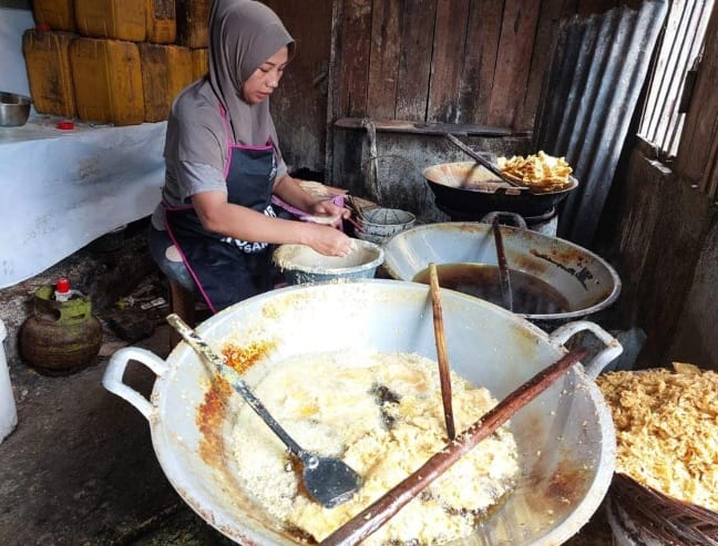 Dibantu BAZNAS, usaha keripik tempe Yuliza raih omzet Rp6 juta per bulan Dibantu BAZNAS, usaha keripik tempe Yuliza raih omzet Rp6 juta per bulan