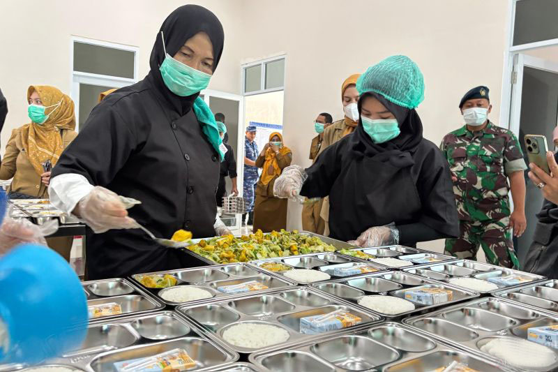 Program makan bergizi gratis dan upaya menggerakkan perekonomian lokal Program makan bergizi gratis dan upaya menggerakkan perekonomian lokal
