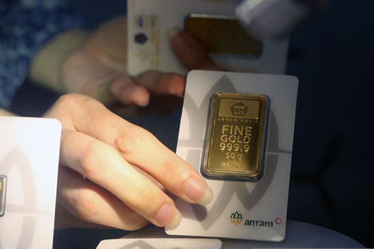 Harga emas Antam pada Jumat naik ke angka Rp1,594 juta per gram