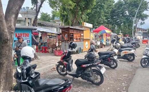 PKL ajukan permohonan ke Pemkot Tegal untuk penyempurnaan fasilitas usaha PKL ajukan permohonan ke Pemkot Tegal untuk penyempurnaan fasilitas usaha