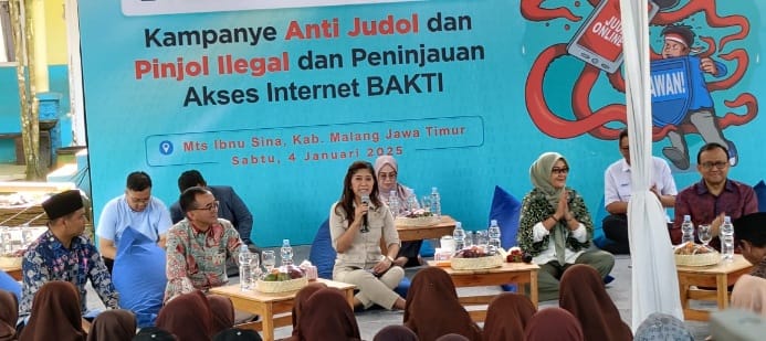 Komdigi ingatkan orang tua tetap awasi anak saat menggunakan internet Komdigi ingatkan orang tua tetap awasi anak saat menggunakan internet
