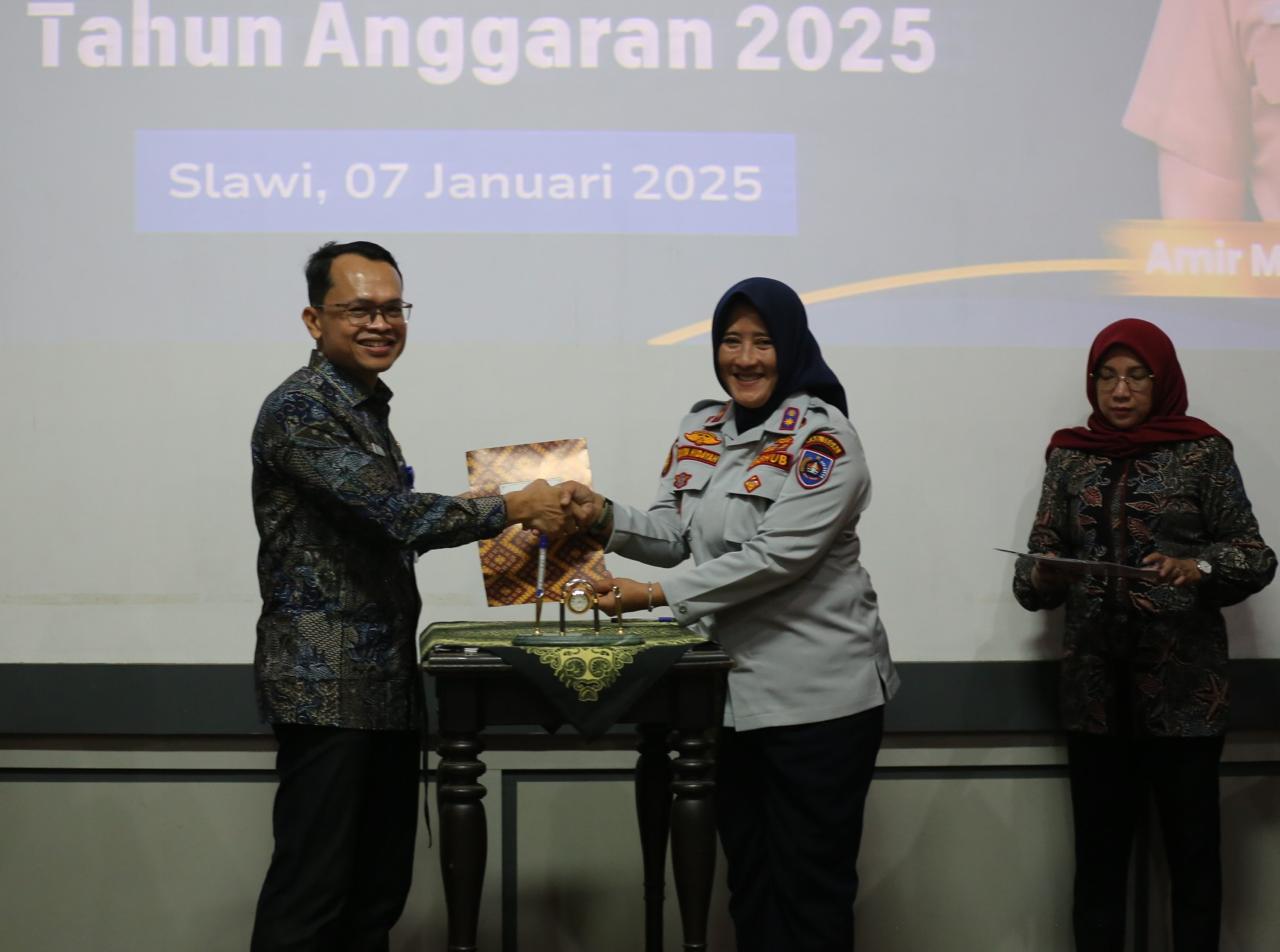 Pemkab Tegal serahkan DPA APBD Tahun 2025 senilai Rp3,08 triliun Pemkab Tegal serahkan DPA APBD Tahun 2025 senilai Rp3,08 triliun