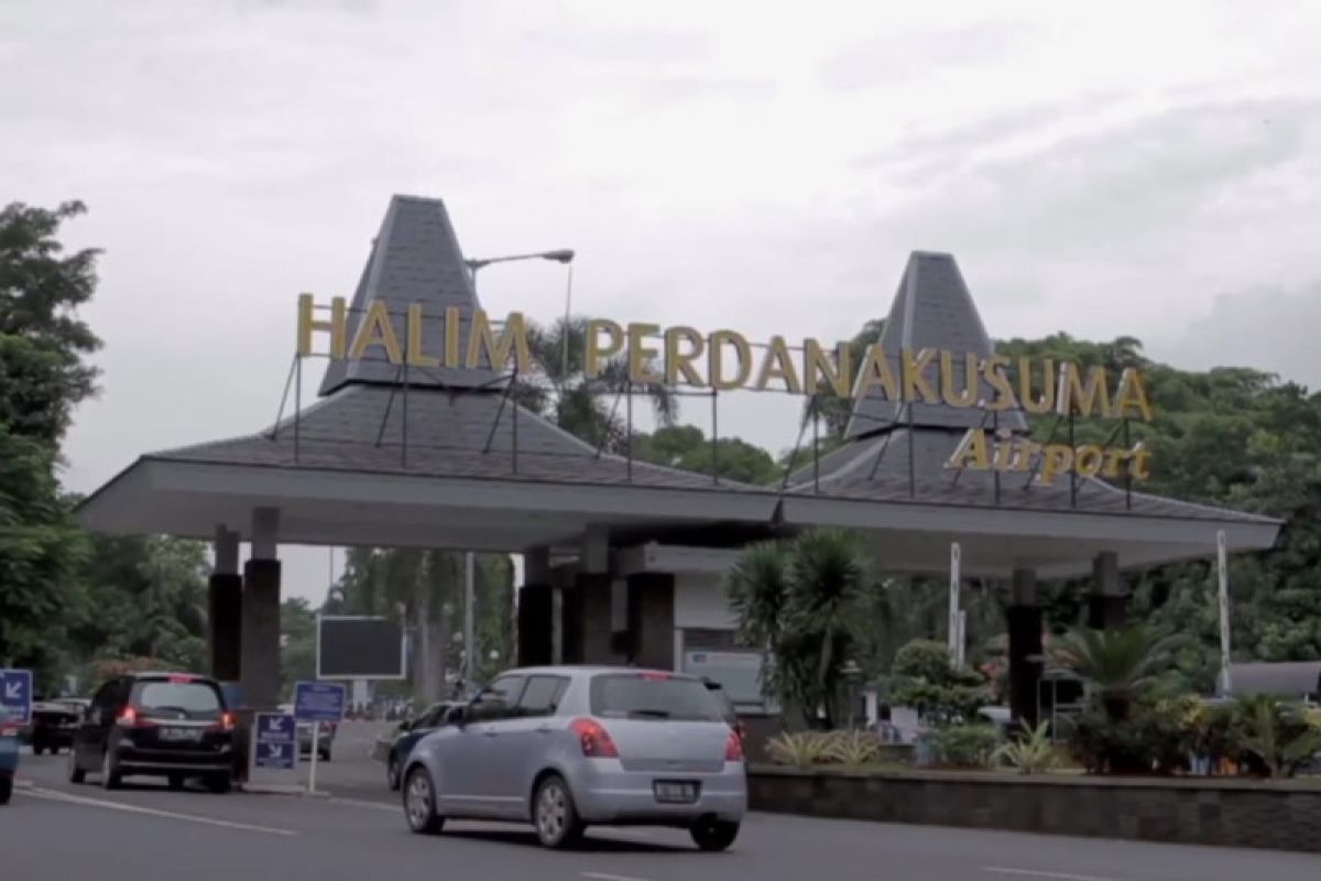 10 Januari 2014: Kurangi beban Bandara Soetta, Bandara Halim dibuka Kembali untuk komersial 10 Januari 2014: Kurangi beban Bandara Soetta, Bandara Halim dibuka Kembali untuk komersial