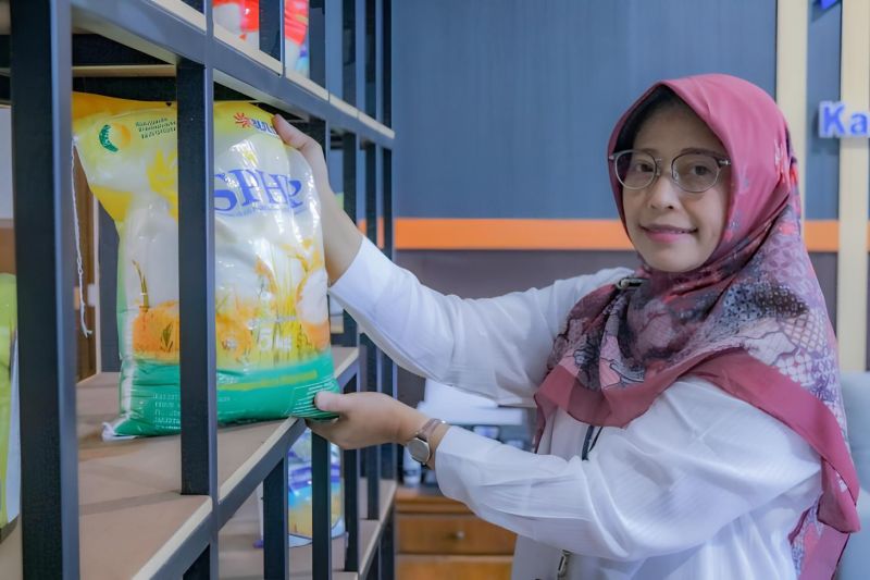 5.900 ton beras impor masuk ke NTB 5.900 ton beras impor masuk ke NTB