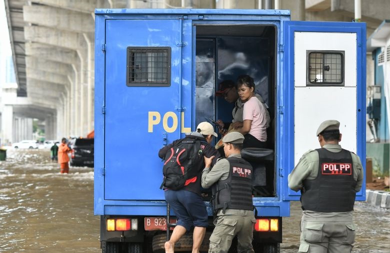 BPBD: Banjir masih genangi 10 RT di Jakarta pada Jumat pagi BPBD: Banjir masih genangi 10 RT di Jakarta pada Jumat pagi