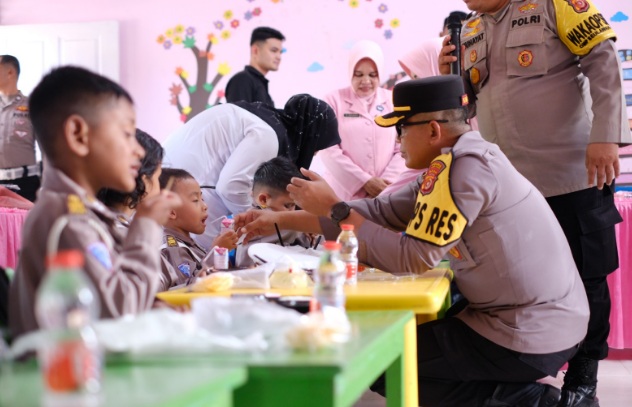 Polres Aceh Utara sajikan Makanan Bergizi Gratis untuk murid TK Kemala Bhayangkari Polres Aceh Utara sajikan Makanan Bergizi Gratis untuk murid TK Kemala Bhayangkari