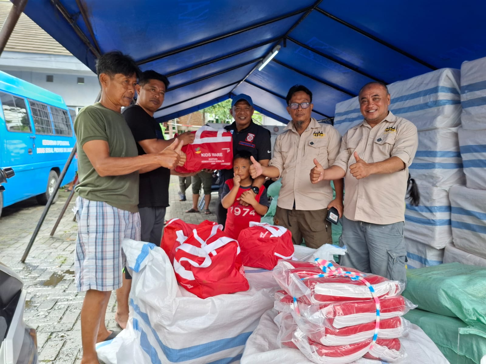 Banjir Jakarta, Kemensos salurkan bantuan Banjir Jakarta, Kemensos salurkan bantuan